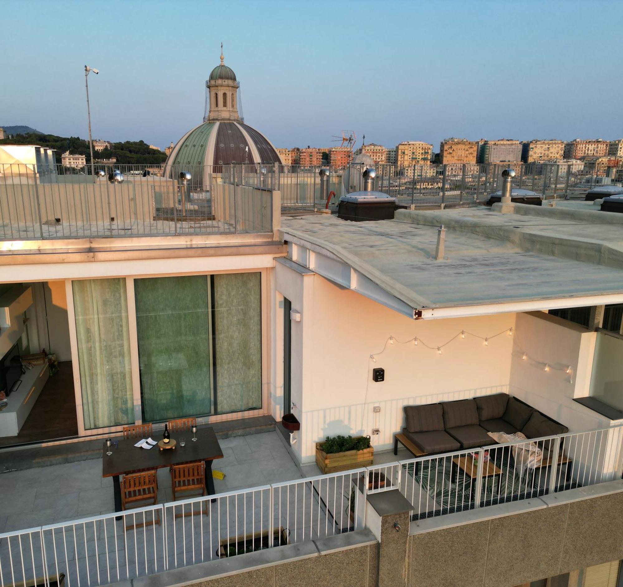 Attico Luxury Con Parcheggio E Terrazza Vista Mozzafiato Apartamento Génova Exterior foto